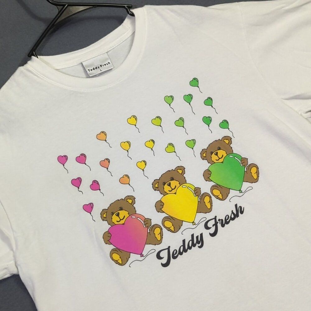 Teddy Fresh T-Shirt Men's L White Hearts Graphic Short Sleeve